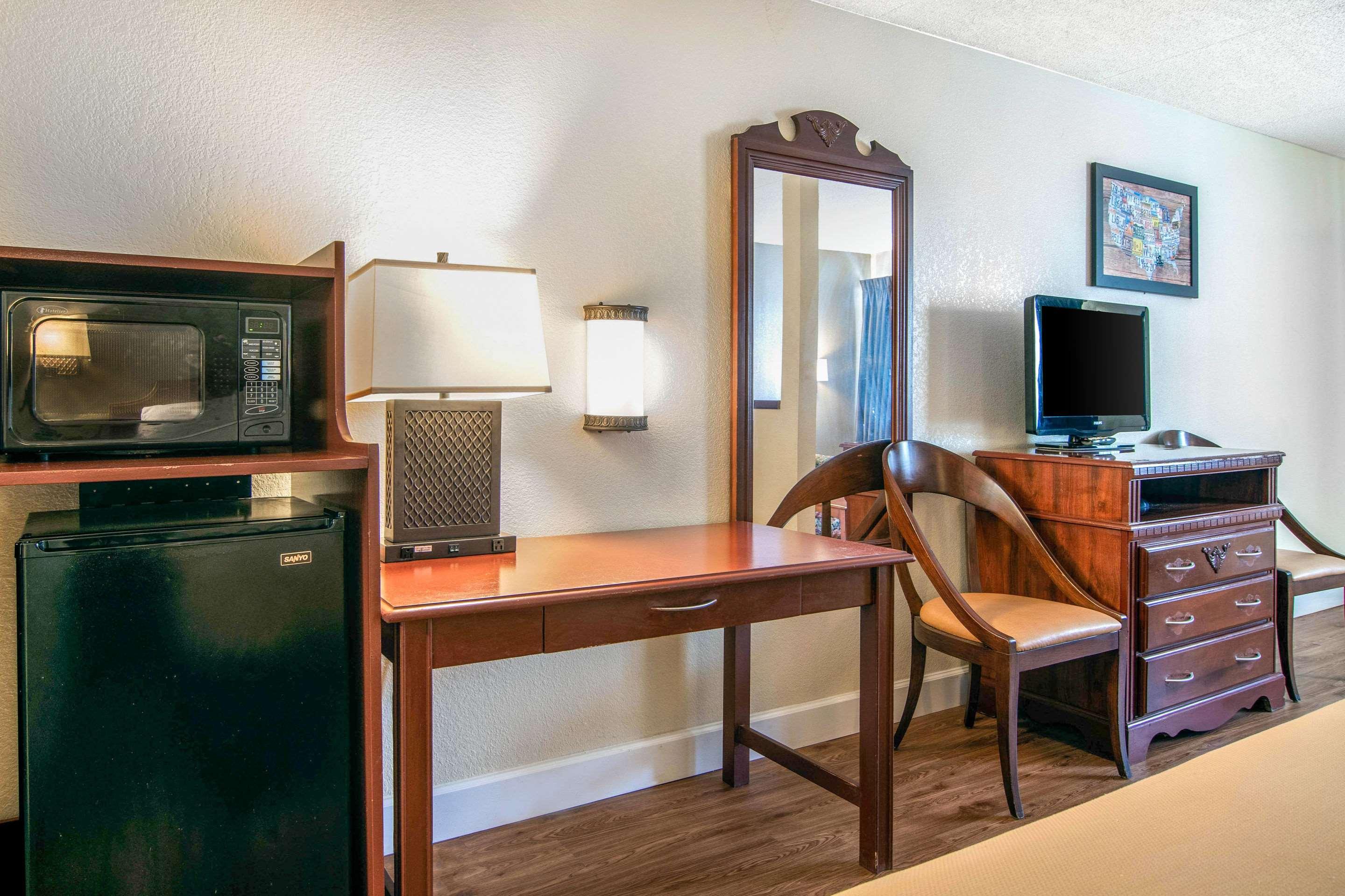 Econo Lodge Inn & Suites Fort Oglethorpe Extérieur photo