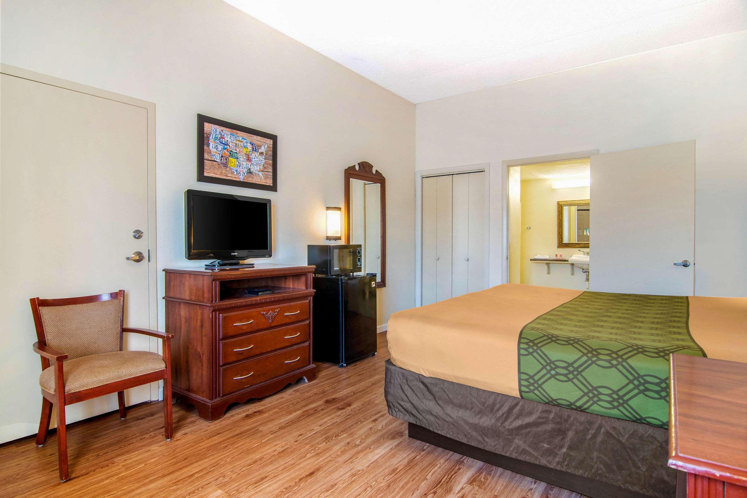 Econo Lodge Inn & Suites Fort Oglethorpe Extérieur photo