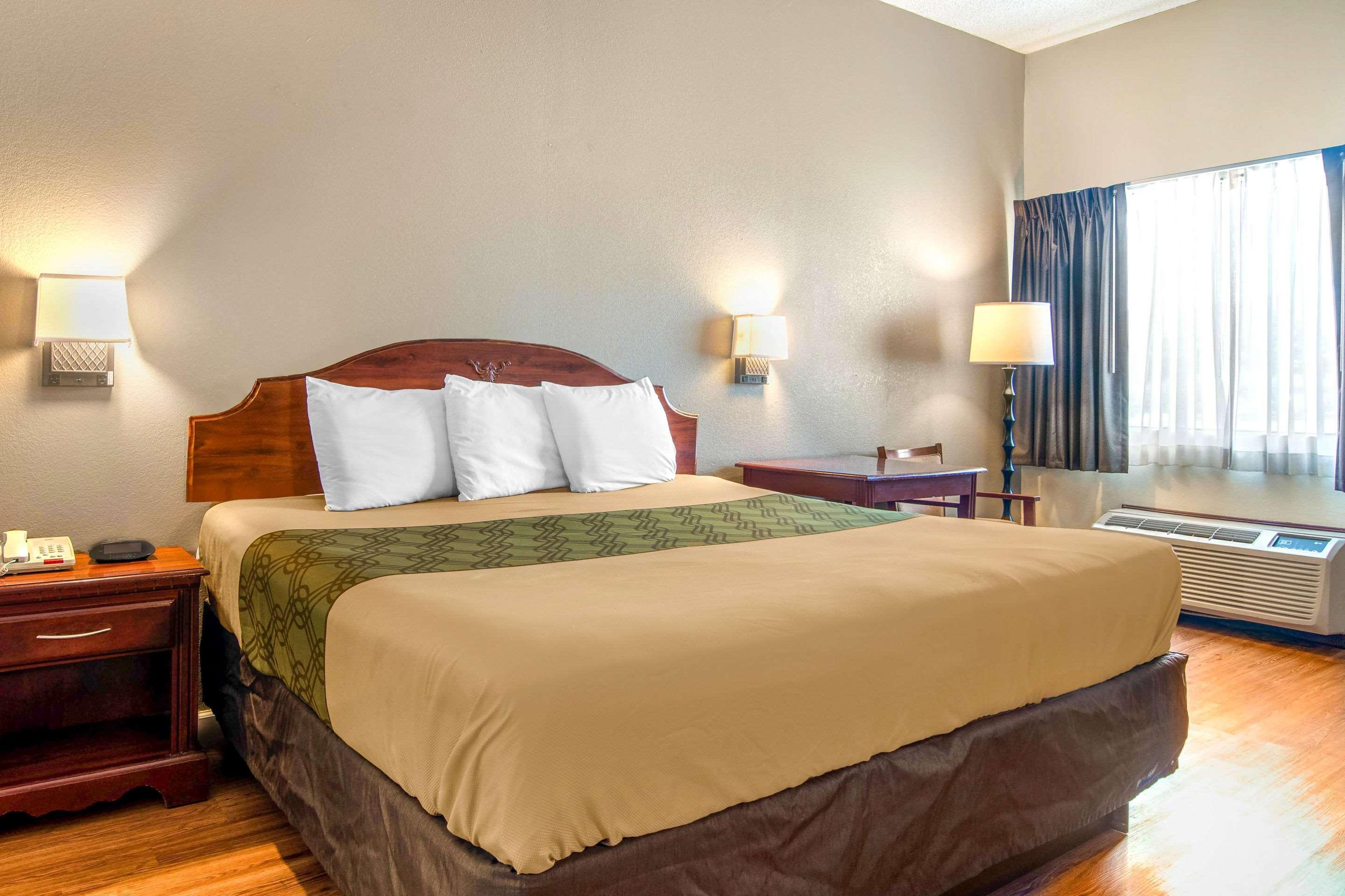 Econo Lodge Inn & Suites Fort Oglethorpe Extérieur photo