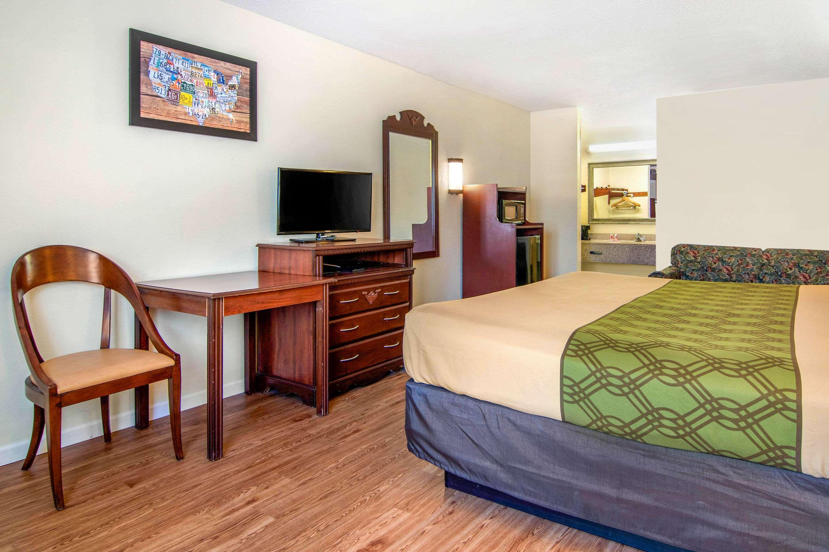 Econo Lodge Inn & Suites Fort Oglethorpe Extérieur photo