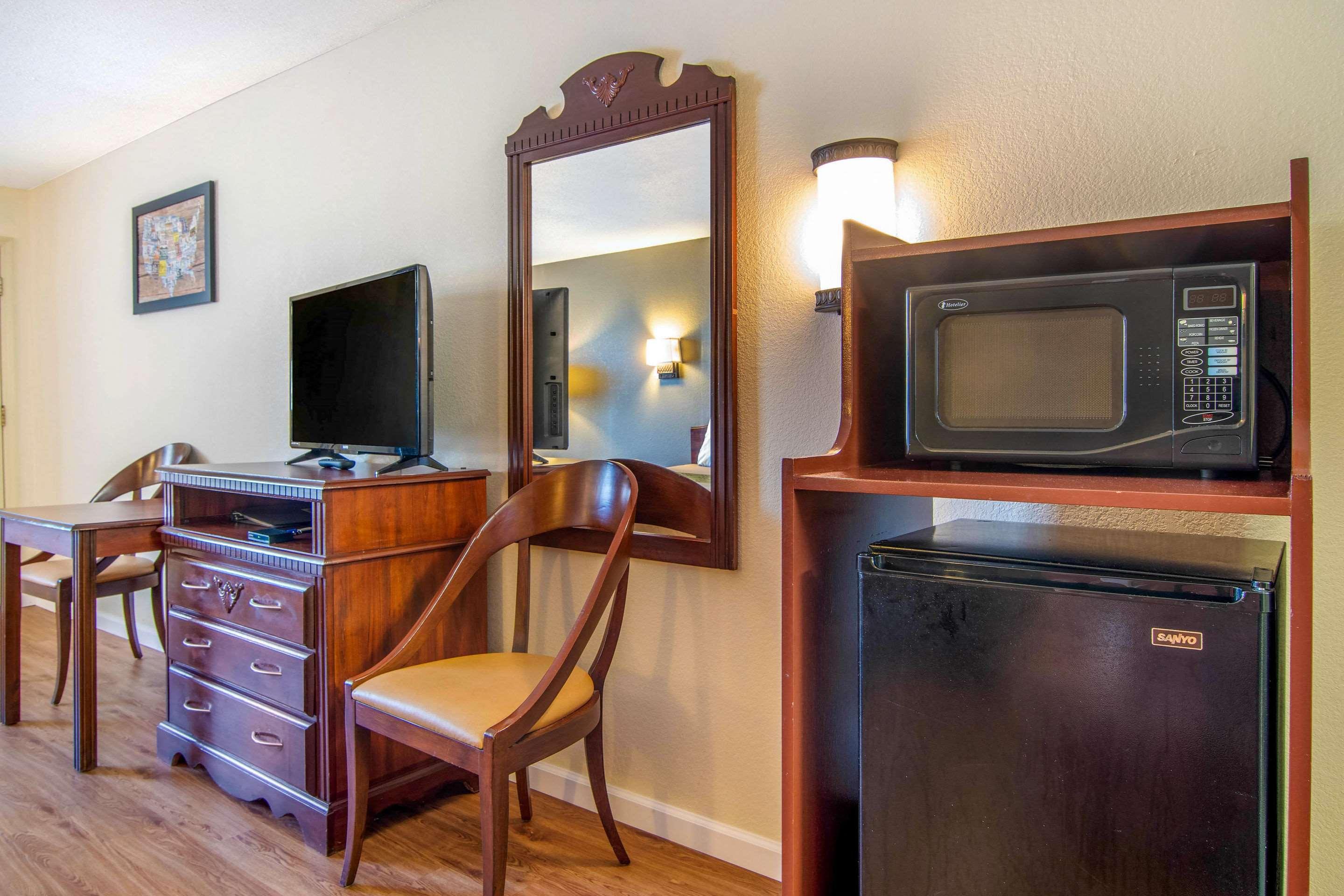 Econo Lodge Inn & Suites Fort Oglethorpe Extérieur photo