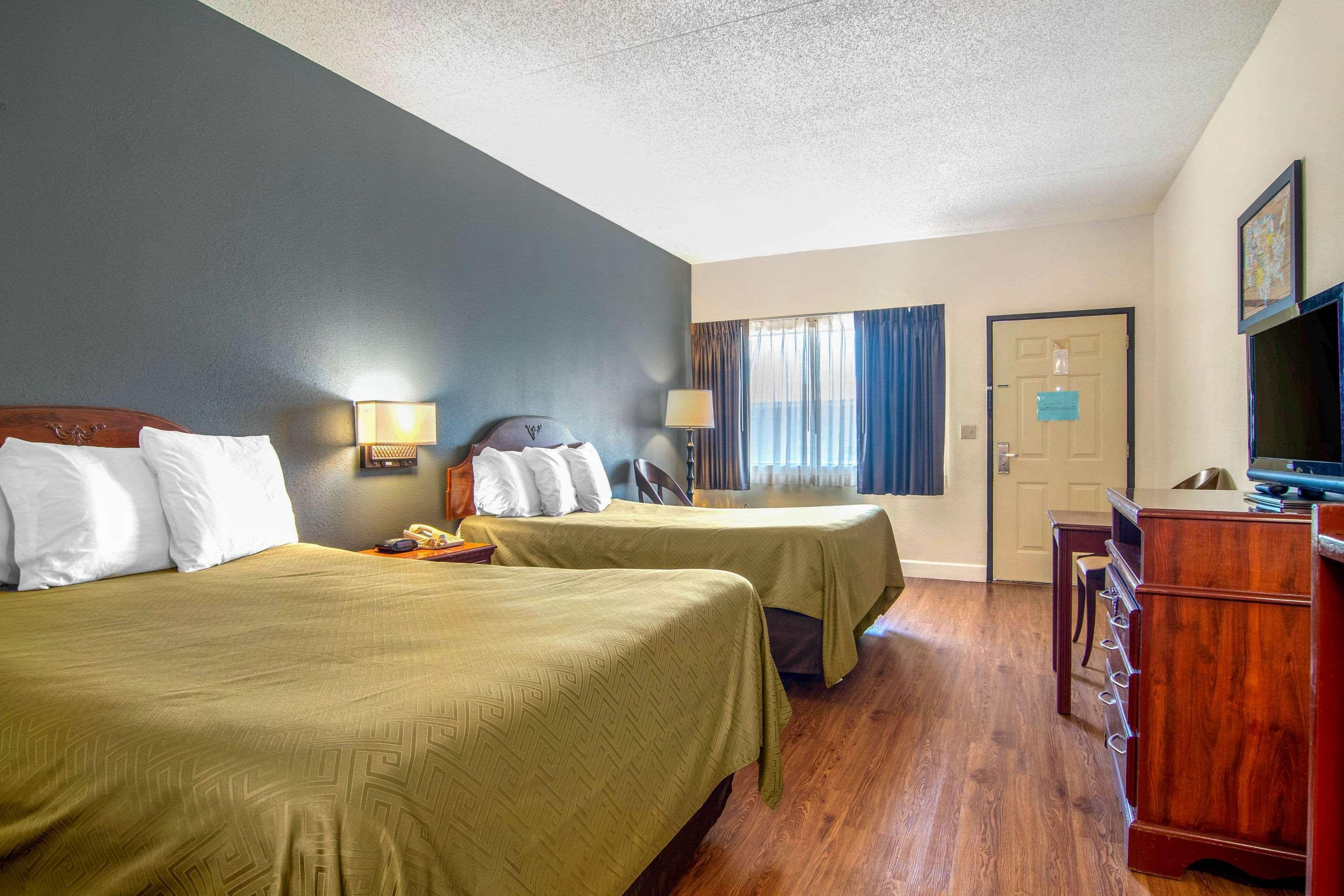 Econo Lodge Inn & Suites Fort Oglethorpe Extérieur photo