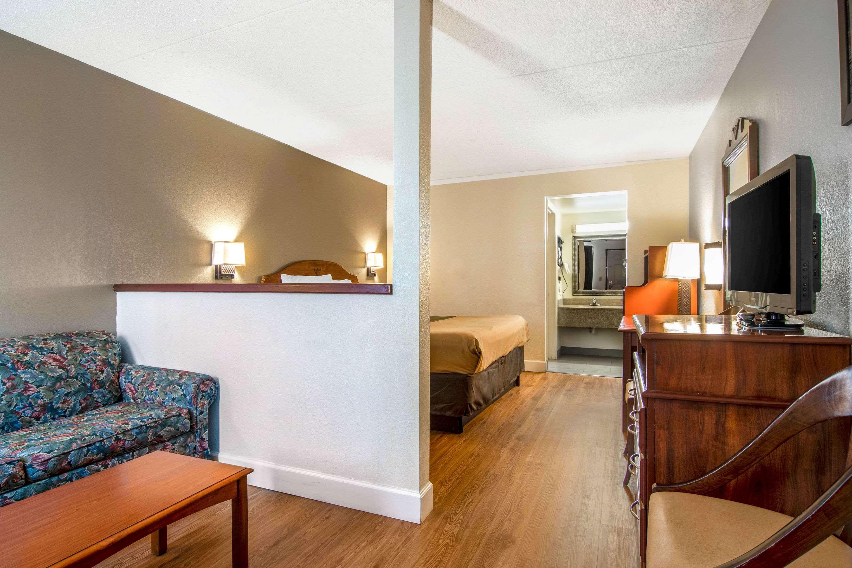 Econo Lodge Inn & Suites Fort Oglethorpe Extérieur photo