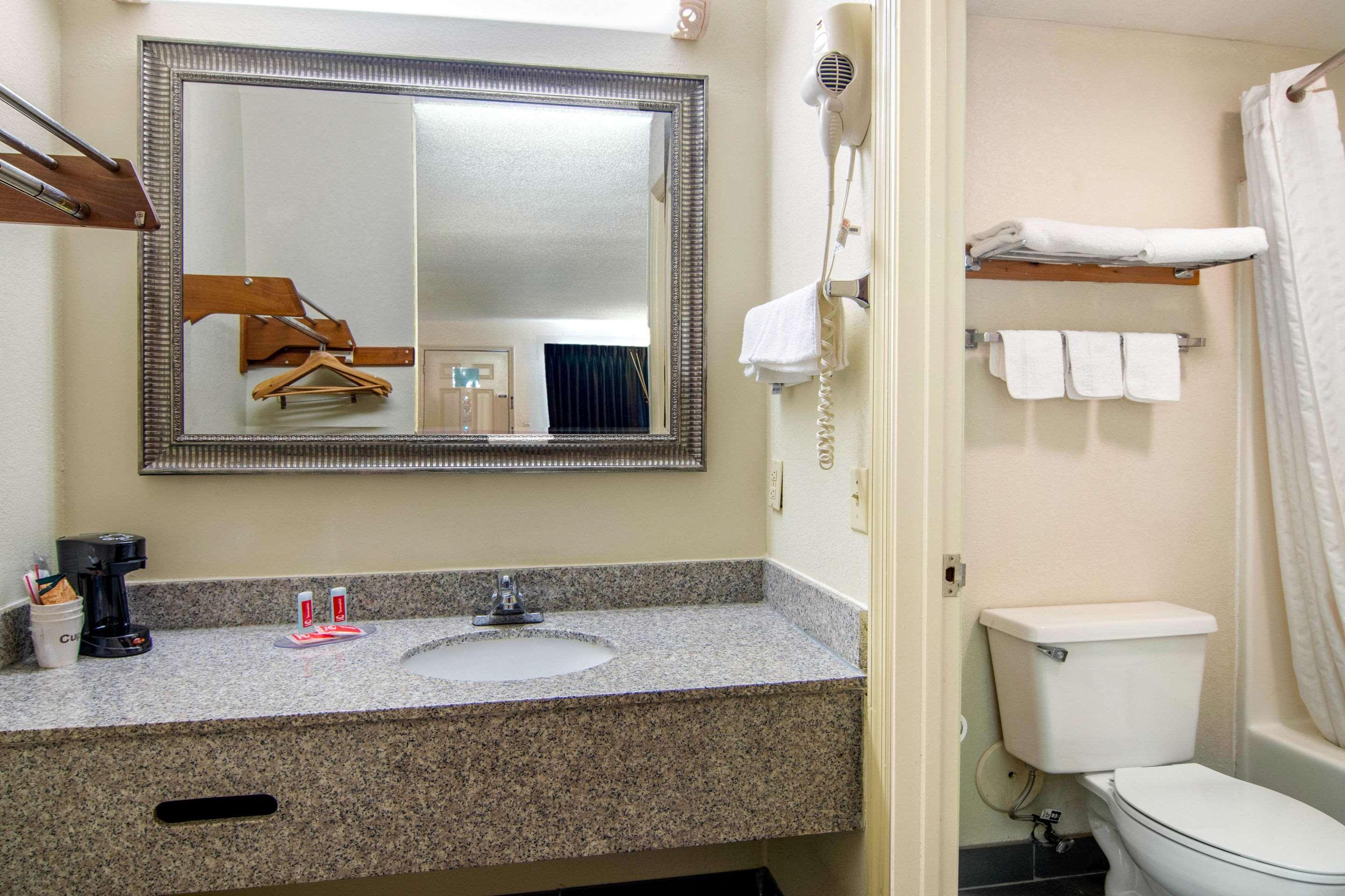 Econo Lodge Inn & Suites Fort Oglethorpe Extérieur photo