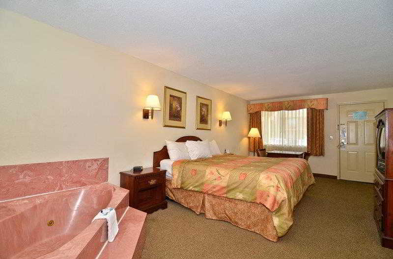 Econo Lodge Inn & Suites Fort Oglethorpe Extérieur photo