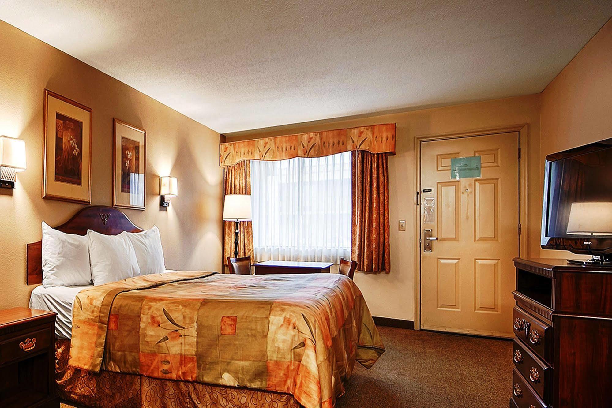 Econo Lodge Inn & Suites Fort Oglethorpe Extérieur photo